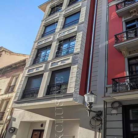 Exclusive Center Apartment